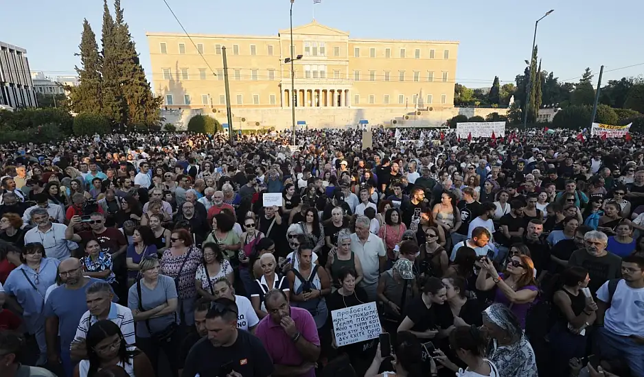 Πανελλαδικές κινητοποιήσεις για τα Τέμπη – Σε εξέλιξη συγκέντρωση στο Σύνταγμα
